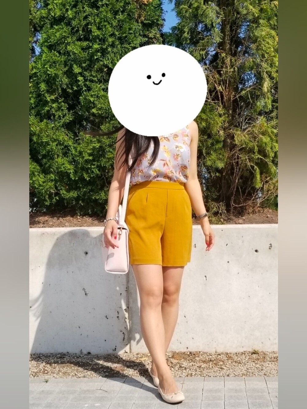 Uniqlo Pleated Crepe Mustard Yellow Shorts In Size XS